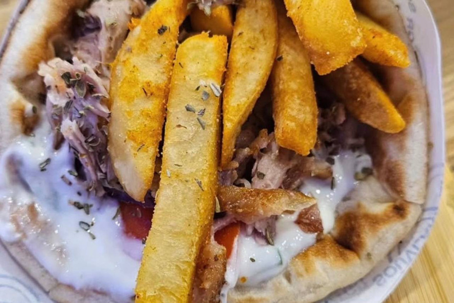 Taste souvlákis, rest, repeat. (Photo: Alix Bellac)