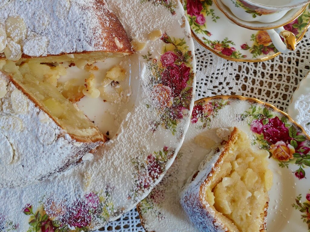 Carlotta di mele e mandorle