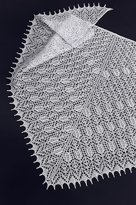 Ажурная большая шаль с нуппами со схемами вязания Ажурная шаль с нуппами со схемами вязания