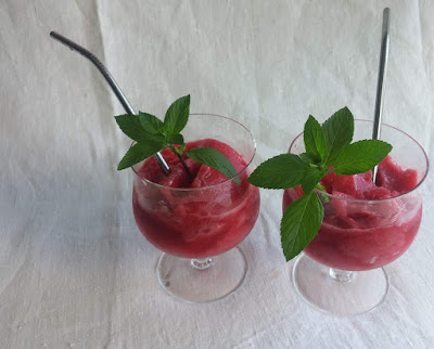 Raspberry-Mint-Tea Slushie Raspberry-Mint-Tea Slushie