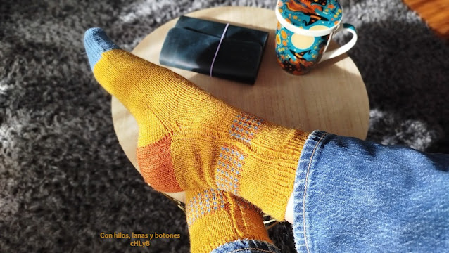 Con hilos, lanas y botones: Soft Play Socks (Rebecaknits)