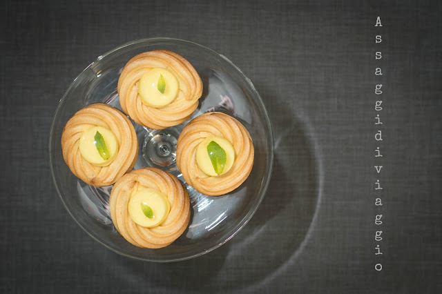 Biscotti "Acqua e Menta" con frolla montata all'olio, lemon curd e raindrop alla menta Biscotti "Acqua e Menta" con frolla montata all'olio, lemon curd e raindrop alla menta