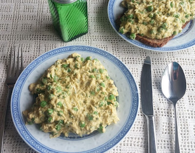 Eggs with Peas Eggs with Peas