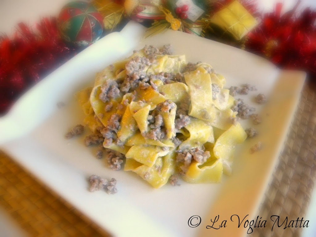 pappardelle con salsiccia e ricotta di bufala pappardelle con salsiccia e ricotta di bufala