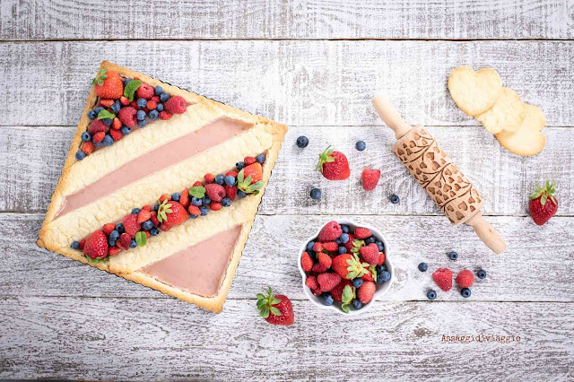 Crostata con crema ai frutti di bosco