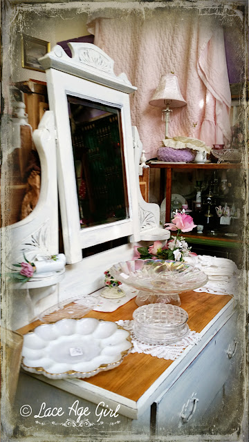 Dee's Funk'n' Junk Shop Tour by Jesse Rowan https://lace-age-girl.blogspot.com/2018/06/dees-funknjunk-shop.html