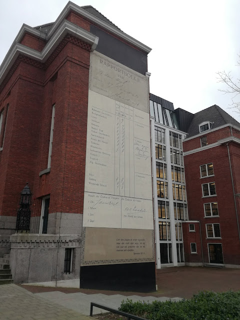 rotterdam-visitare-biblioteca rotterdam-pagella-gigante