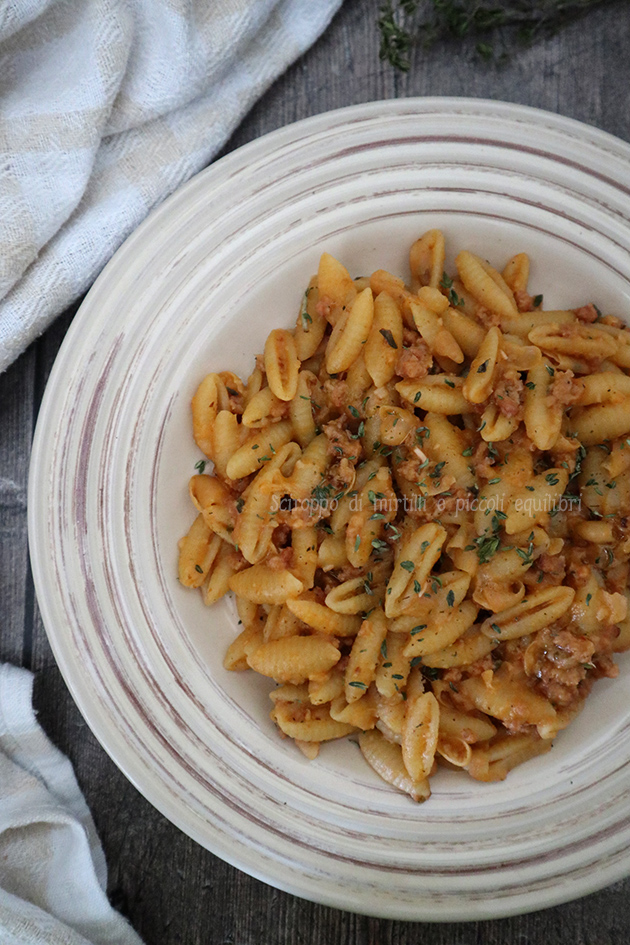 Gnocchetti sardi con crema di cannellini e salsiccia