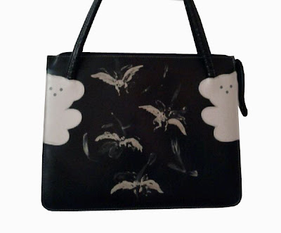 Bolso Rudi bolso negro personalizado ositos tonos blancos realizado por pintora Rudi