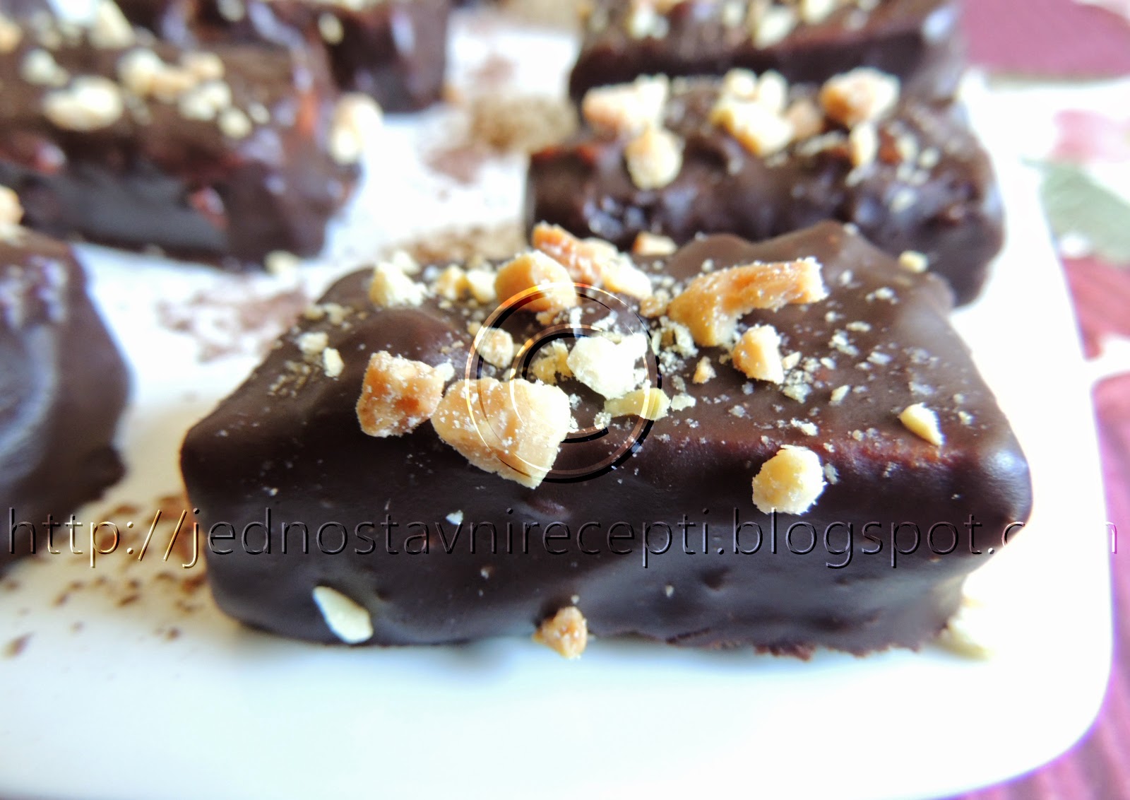 Snickers nepeceni kolac Nepecene cokoladne stangle sa kikirikijem