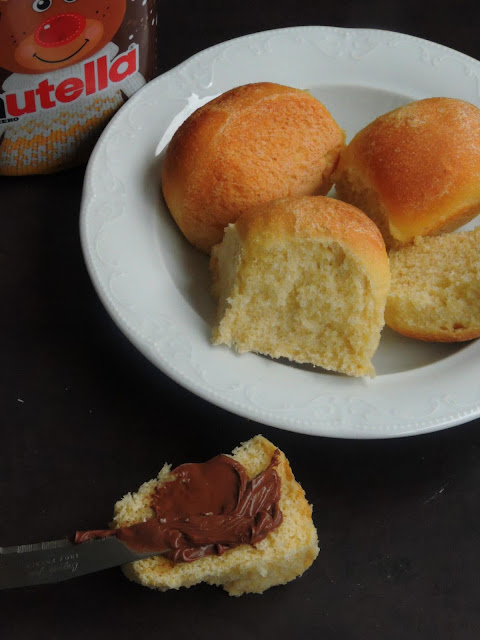 Semolina Bread Rolls, Eggless Semolina bread rolls Semolina Bread Rolls, Eggless Semolina bread rolls