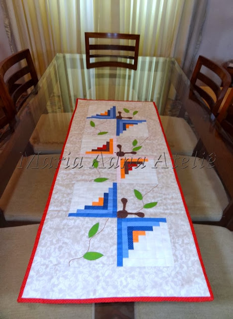 Caminho de mesa As borboletas Caminho de mesa, patchwork, apliquê, log cabin, cabana de toras, técnica patchwork, aula patchwork, patchwork tv, ateliê na TV, passo a passo