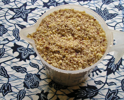 The hazelnuts after their first grinding The hazelnuts after their first grinding