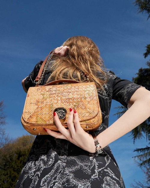 Alviero Martini Hide & Seek 04