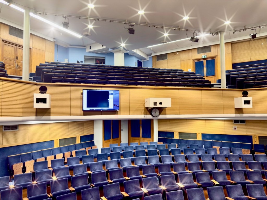 Bandy Legs, Medicine Head & Loschian Models – a perfect day for a student