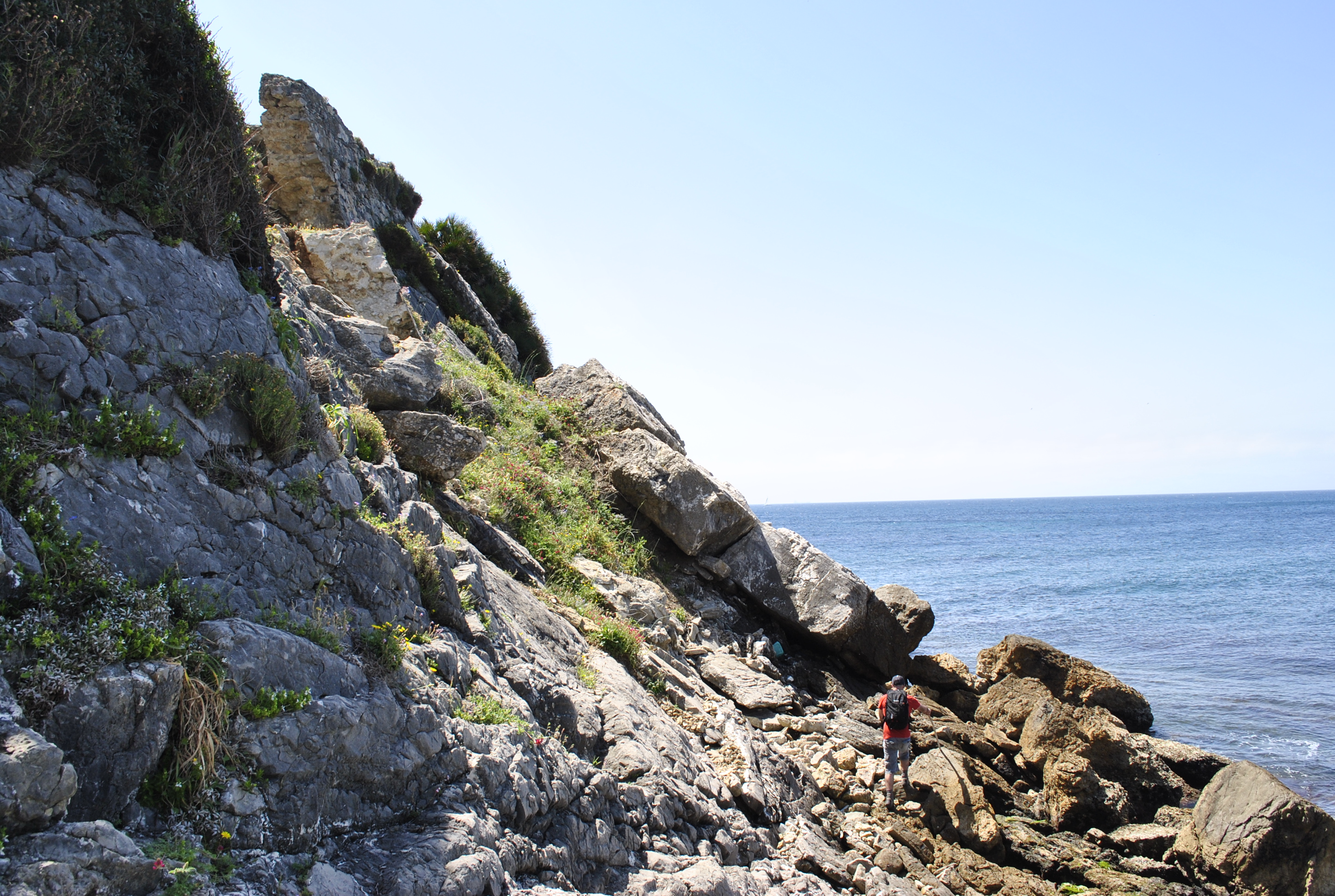 7. Tolmo hacia el mar