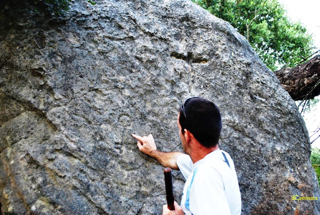 19. Señalando la llave.