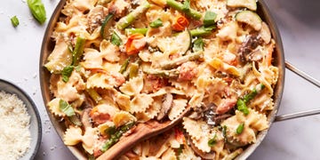 bowtie pasta with asparagus, tomatoes, zucchini and parmesan