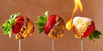 Campfire Strawberries strawberries with toasted marshmallow and graham crackers