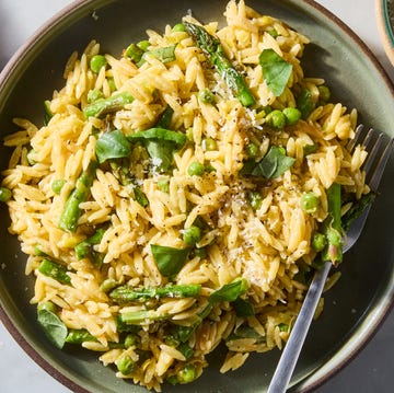 Cheesy Asparagus Orzotto creamy orzo with asparagus