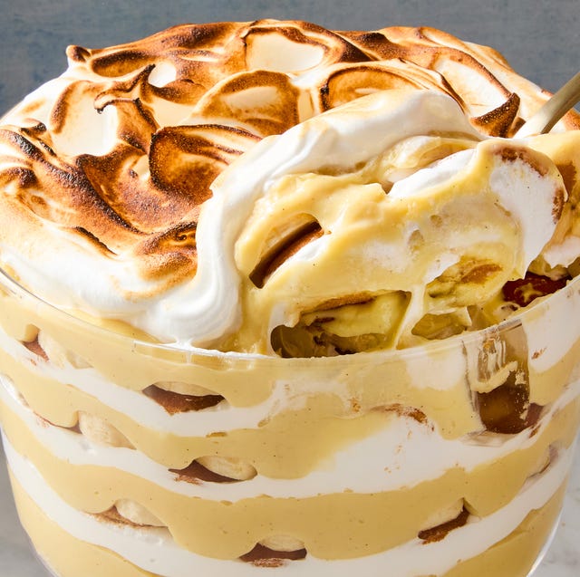 Better Than Magnolia Bakery Banana Pudding banana pudding with toasted meringue