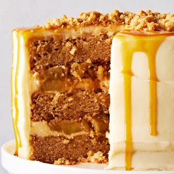 Salted caramel apple crumble cake salted caramel apple crumble cake topped with caramel and crumbles on a cake stand