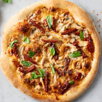 Marry Me Chicken Pizza marry me chicken pizza with sundried tomato cream sauce