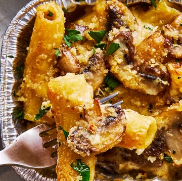 Mini Mushroom Pasta Bakes mini mushroom pasta bakes with button mushrooms, smoked gouda, cream, and breadcrumb