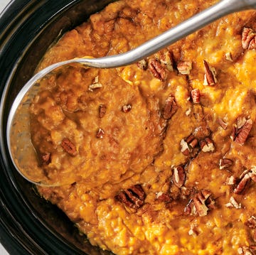 Pumpkin Spice Slow-Cooker Oatmeal pumpkin spice oatmeal with pecans in the slow cooker
