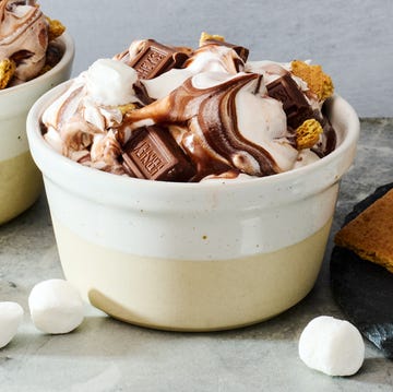 S'mores Fluff s'mores fluff with graham crackers