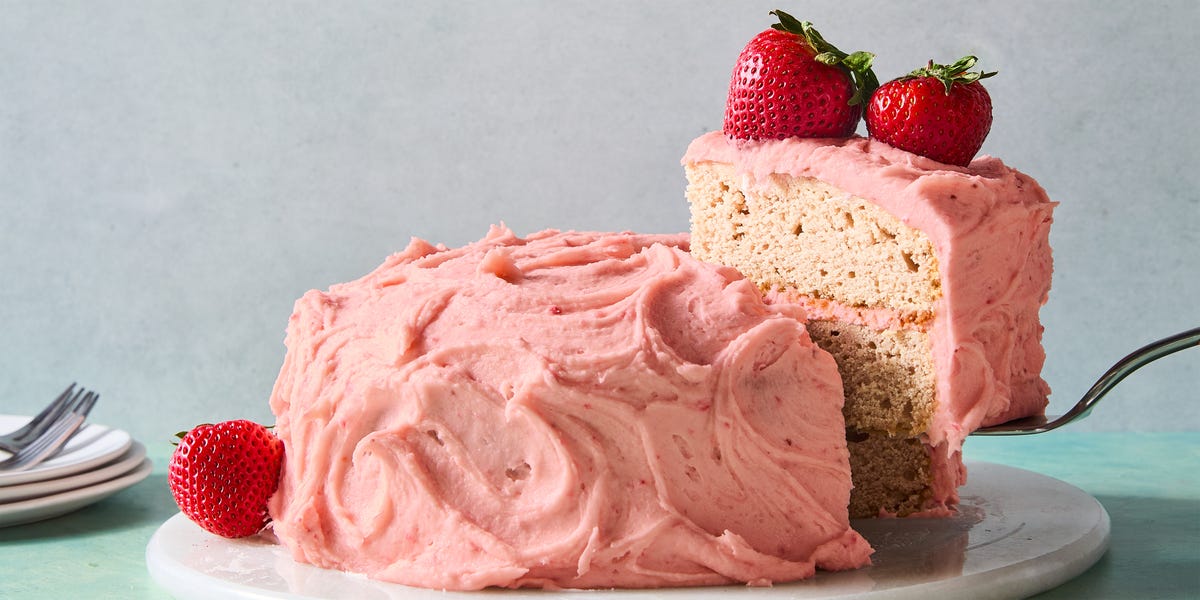 Strawberry Cake strawberry cake with icing and topped with whole strawberries