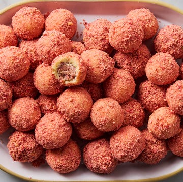 Strawberry Crunch Protein Bites protein bites covered in strawberry powder