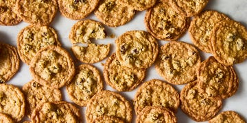 crispy and thin oatmeal raisin cookies