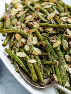 Balsamic roasted green beans - The Delicious plate Balsamic Roasted Green Beans, How To Roast Green Beans With Balsamic, Balsamic Green Beans Dish, Balsamic Green Bean Recipes, How To Cook Green Beans With Balsamic, Plate Of Fresh Green Beans, Green Beans With Balsamic Glaze, Crispy Green Bean Recipes, Roasted Green Beans On White Plate