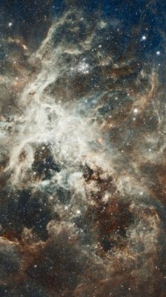 an image of a very large star in the middle of some sort of cloudy area