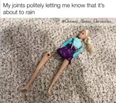 True story (not my photo but I very much appreciate the humor). #chronicillness #chronic #jointpainrelief #joints #fibro #fibrowarrior #fibromyalgiaawareness #lupus #lupuswarrior #lupusawareness #inflammation #swelling #illness #disease #sickness #sick #health #humor #funny #weather #lol Spoonie Humor Funny, Chronic Pain Humor Funny, Chronic Illness Humor Autoimmune, Chronic Illness Humor Funny, Hypermobility Memes, Chronic Illness Funny, Chronic Meme, Spoonie Humor, Illness Humor
