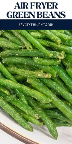 green beans on a plate with text overlay that says air fryer green beans