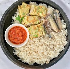 Full recipe for this braised rice popular in Ghana as Anguamo, very tasty!