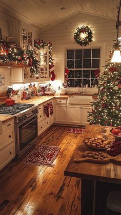 Vintage Christmas House Decor, Christmas Decor Ideas Nostalgic, Old Fashion Christmas Decor, Nostalgic Christmas Decor Ideas, Vintage Christmas Decor Aesthetic, Vintage Christmas Kitchen Decor Ideas, Vintage Holiday Kitchen Decor, Aesthetic Christmas Decor Kitchen, Vintage Christmas Kitchen Decor