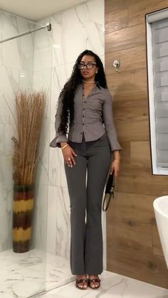 office siren inspired intern fit:  fitted shirt / flared pants / vintage heels/ gold jewelry ♥️ Flared Dress Pants Outfit, Interview Outfit Women Dress, Upscale Business Casual Women, Modest Fashion Outfits Pants, Pants Fit, Casual Conservative Outfits, Work Attire Outfits, Hotel Manager Outfit Women, Siren Office Outfits