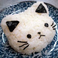 Kawaii Cooking, Cute Baking, Rice Balls, Kue Ulang Tahun, Kawaii Food, Cafe Food, Creative Food, Bento Box, Pretty Food
