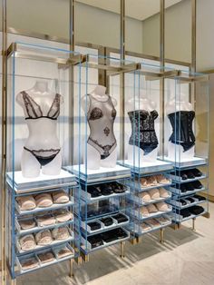 Lingerie Store Design Boutique, Store Layout, Shop Window Design, Boutique Decor, Retail Interior, Boutique Interior, Lingerie Store, Store Interior, Store Displays