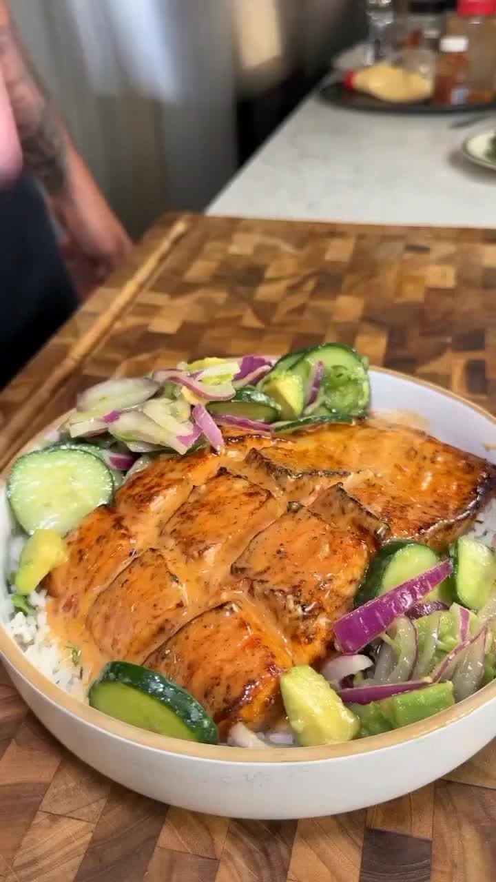 Air Fryer Bang Bang Salmon with Cucumber Salad 🤯 Recipe by: @ice.karimcooks This crispy, flavorful salmon paired with a zesty cucumber salad and cilantro lime rice is a game-changer for quick and healthy meals! Packed with protein and drizzled in a creamy, spicy bang bang sauce, it’s perfect for dinner any day of the week. 🌟 Save this for your next meal prep or weeknight dinner idea—it’s bound to become a favorite! 🥗✨ Ingredients (Serves 2): Salmon: - 16 oz salmon, scored in a crisscross...