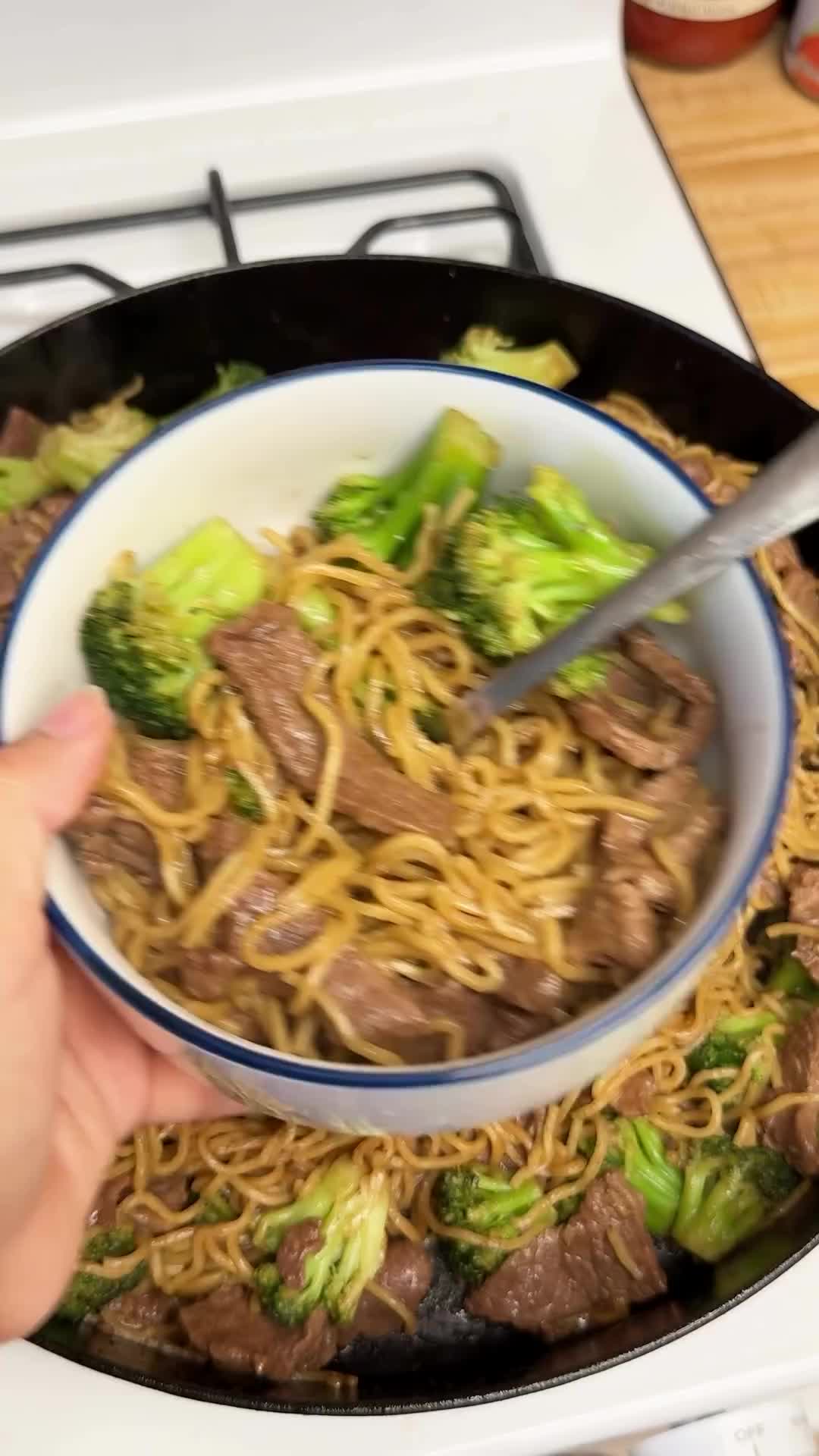 Beef and broccoli noddles 🥩🥦🍜 Here’s some inspo for dinner tonight. You can always adjust everything to your liking or add your favorite seasoning flavor. Super easy and quick dinner for tonight or you can save it for next weeks and add the ingredients to your groceries list! You can make it on less than 30 min What I bought: Minced garlic Avocado oil Sirloin steak thinly sliced Stir fried noodles Broccoli Your favorite Soy sauce If you’re a busy mom or just a busy person that doesn’...