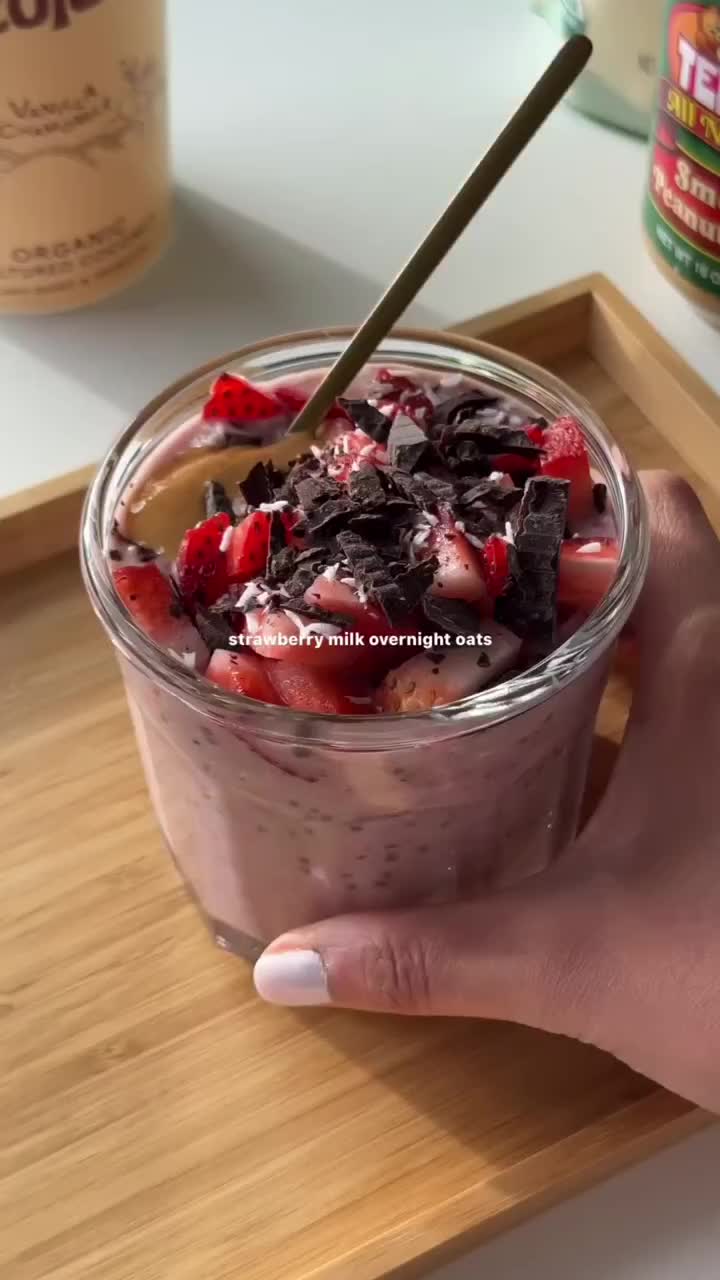 Follow @eatandgetfit for healthy recipes! strawberry milk overnight oats 🍓🍼 by @healthyeatsbyfi the perfect make ahead breakfast to welcome in strawberry season! strawberry milk: 4 large strawberries 3/4 cup milk of choice splash of vanilla extract 1 tbs raw honey dash of cinnamon oatmeal: 1/2 cup rolled oats 1 tsp chia seeds combine all strawberry milk ingredients together and blend until smooth. to a container, add oatmeal ingredients and blended strawberry milk. mix well then refriger...