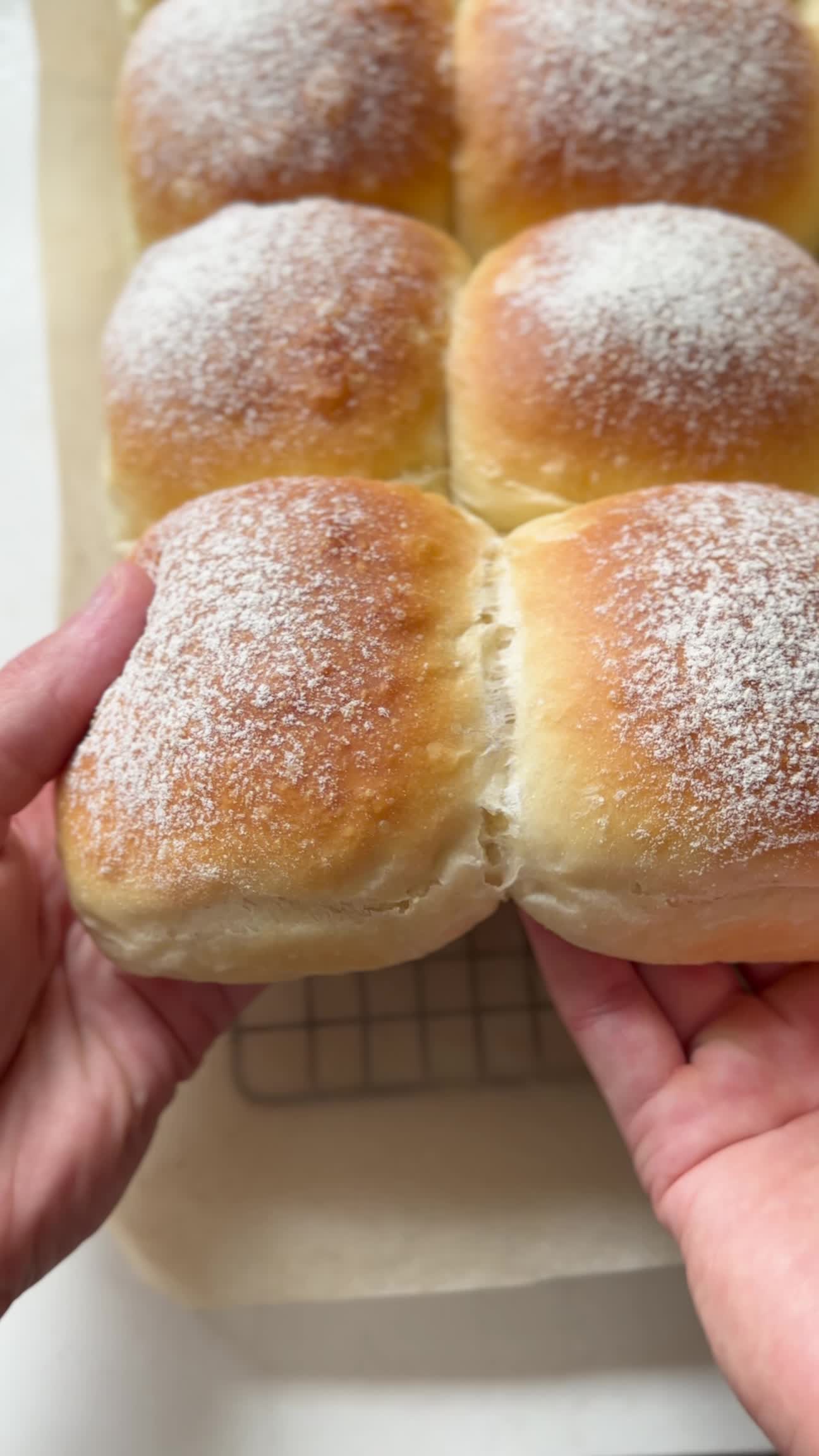 Step-by-step bread buns recipe video - follow this video recipe to learn how to make homemade dinner rolls. These easy bread rolls are so soft and fluffy. They’re the best bread buns to make from scratch - perfect for sandwiches and burgers. This simple dinner rolls recipe will teach you everything you need to know about making bread buns (with no bread machine!).