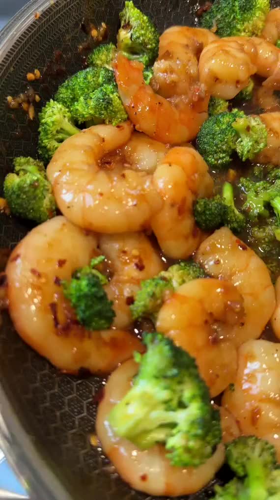 This contains: Protein-Packed Shrimp and Broccoli Stir Fry 🍤