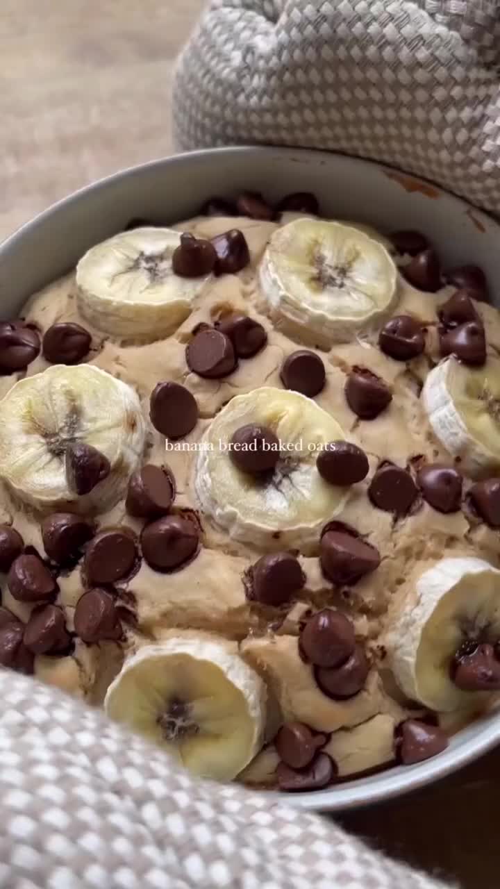 ▫️ 50g instant oats  ▫️ 30g salted caramel soy protein  ▫️ 180ml milk (use less if you use whey protein)  ▫️ 1 tsp baking powder  ▫️ most of a banana, mashed (save some coins for decoration)⠀⠀⠀⠀⠀  ▫️ Banana coins  ▫️ Natural PB  ▫️ Dark chocolate chips ⠀⠀⠀⠀⠀⠀⠀⠀⠀⠀  👩‍🍳 just bake in the oven (180 degrees) for 18-20 mins, top/fill as you please, and you’re good to go!  #fatloss #fatlosstips #fatlossjourney #weightloss #weightlossjourney #diet #dietplan #gym #gymmotivation #fyp #explore #fitness ...