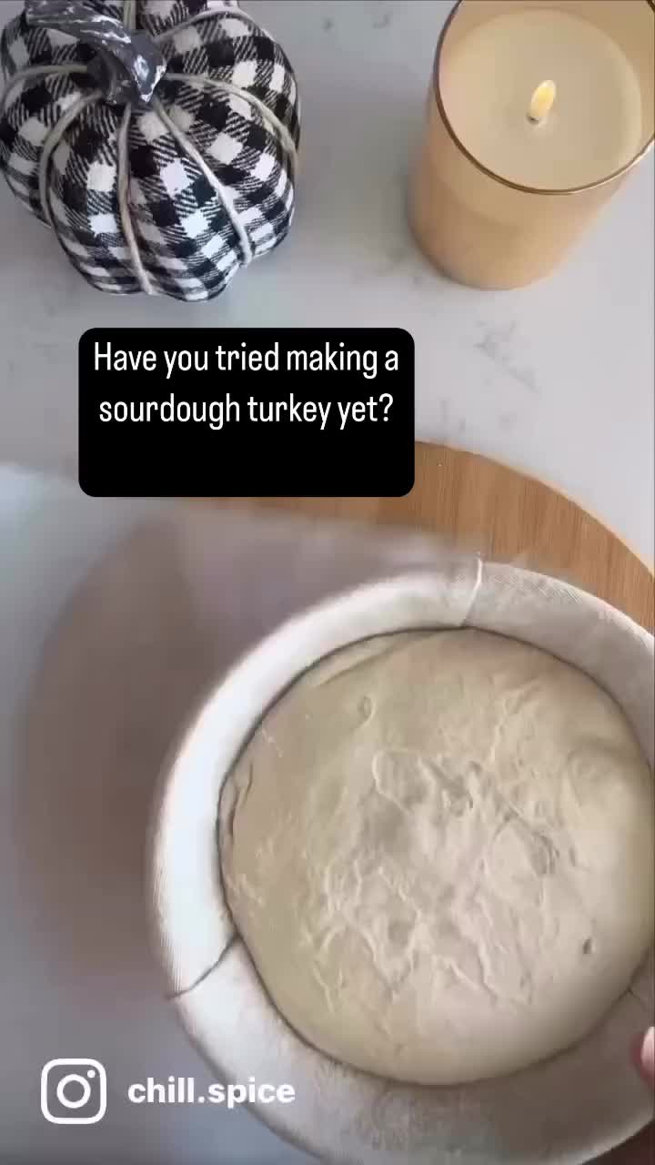 How to make a 🦃Sourdough Turkey🦃 Tips for making a sourdough turkey : Use a freshly made sourdough boule proofed overnight in the fridge. Cut with a bench knife and clip the wings with scissors for a realistic look. Make sure to cut the wings and legs, big enough to be proportioned evenly. Dust with chili powder and sage before baking. Add 2-3 ice cubes under the parchment paper to your preheated pot right before baking to give it extra blisters.🍁🍂🎉🥖👏🏻🦃 Happy Fall Baking. #sourdoughtur...