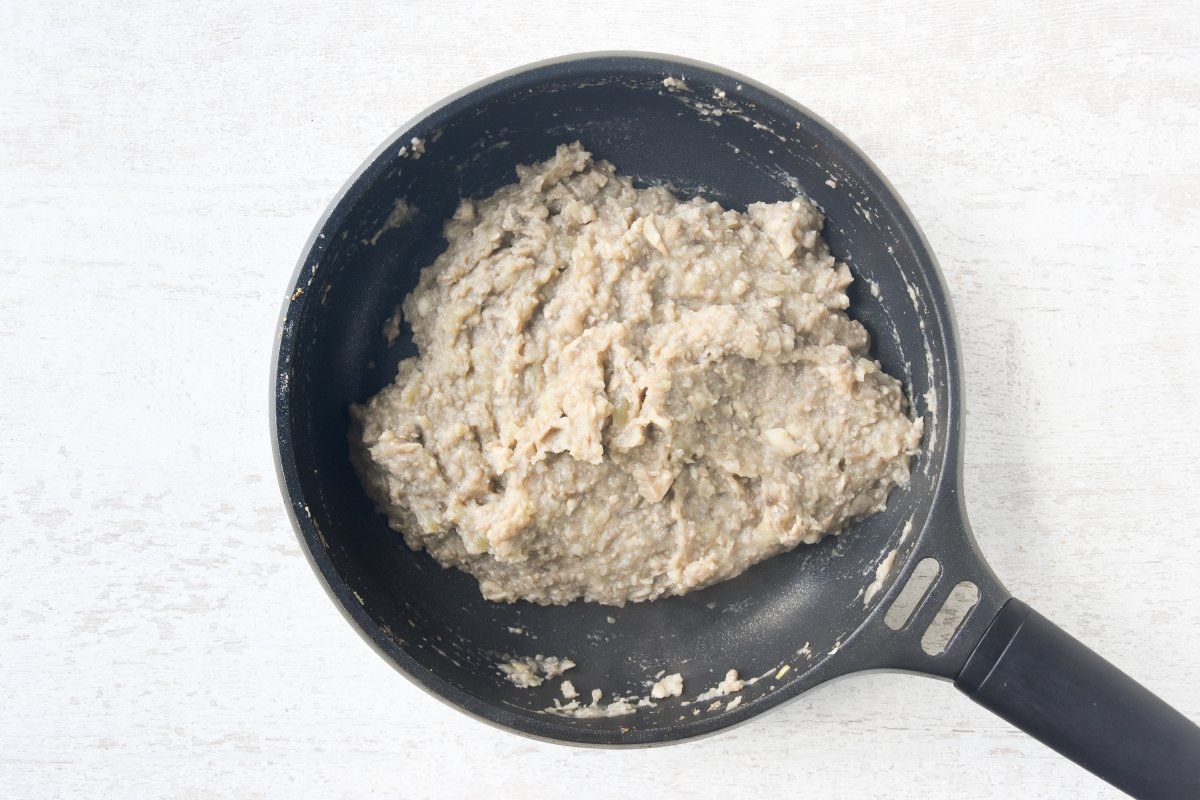 Cocinamos la masa de las croquetas veganas